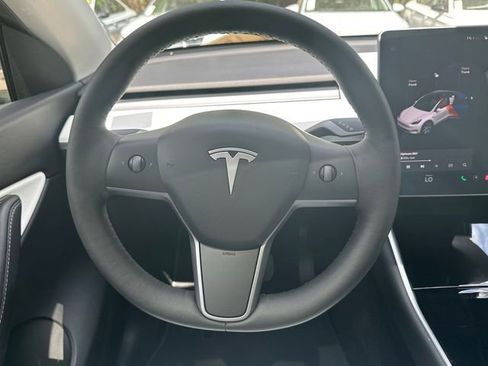 Used 2021 Tesla Model Y Long Range AWD/4WD image 24