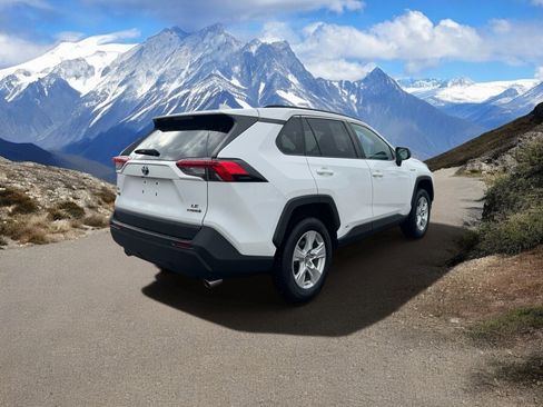 Used 2021 Toyota RAV4 LE AWD/4WD image 5