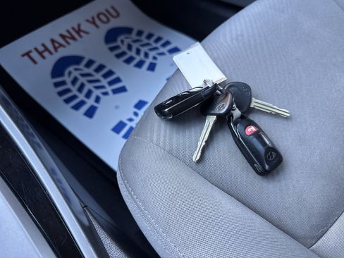 Used 2013 Hyundai Elantra GLS w/ Preferred Pkg image 29