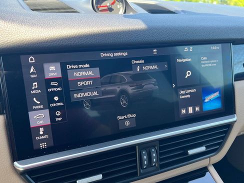 Used 2019 Porsche Cayenne AWD/4WD image 12