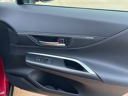 Used 2021 Toyota Venza XLE w/ Softex Package image 30