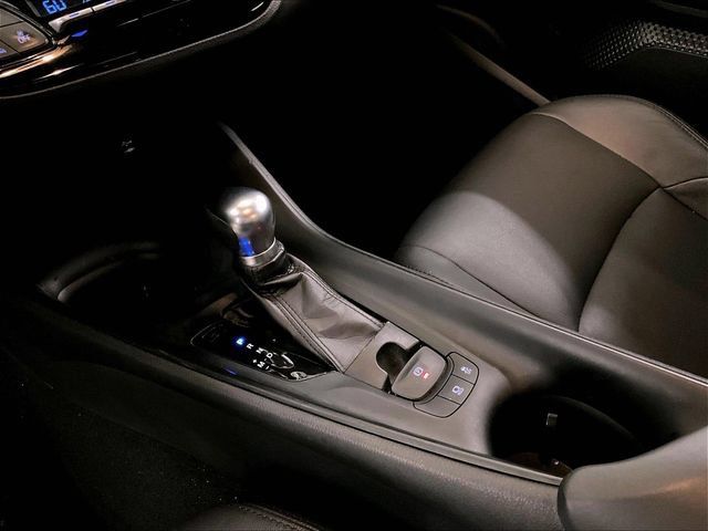 Used 2018 Toyota C-HR XLE FWD image 16