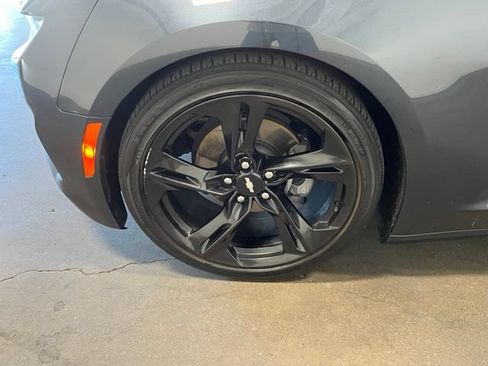 Used 2019 Chevrolet Camaro LT w/ Technology Package RWD image 24