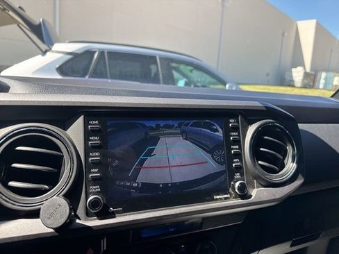 Used 2022 Toyota Tacoma TRD Sport w/ Technology Package image 10