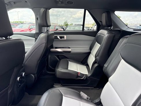 Used 2024 Ford Explorer XLT w/ XLT Sport Appearance Package AWD/4WD image 14