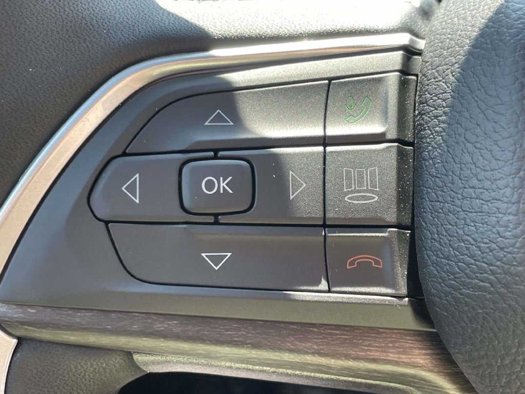 New 2027 Jeep Grand Cherokee Altitude RWD image 30