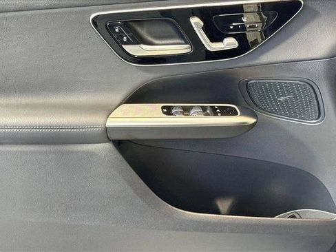Used 2025 Mercedes-Benz GLC 300 image 17