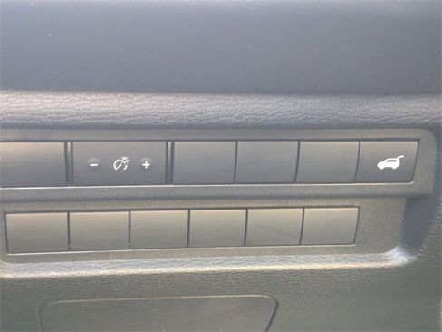 Used 2023 Mitsubishi Outlander SE image 28