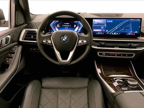 Used 2025 BMW X5 xDrive40i w/ Premium Package image 4