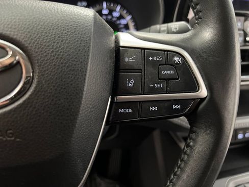 Used 2023 Toyota Highlander LE image 16