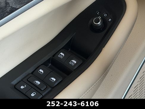 Used 2022 Jeep Grand Cherokee Limited 4xe w/ Luxury Tech Group II AWD/4WD image 32