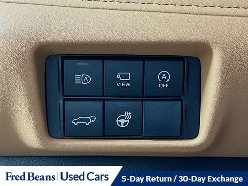 Used 2025 Toyota Highlander Platinum image 11