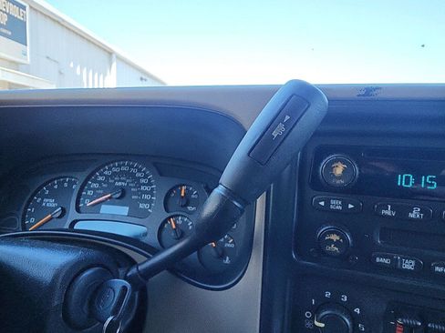 Used 2004 Chevrolet Suburban LS w/ Preferred Equipment Group image 16