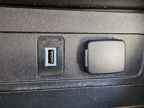 Used 2017 Ford Escape Titanium image 25