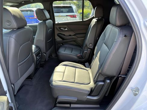 Used 2023 Chevrolet Traverse RS w/ LPO, Cargo Package AWD/4WD image 13