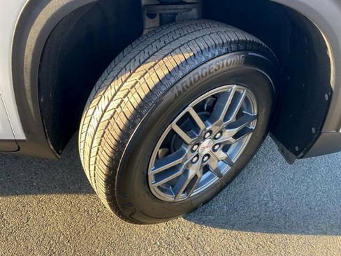 Used 2025 GMC Acadia Elevation image 5