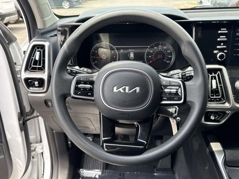 Used 2022 Kia Sorento LX FWD image 18