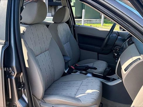Used 2010 Ford Focus SE image 10