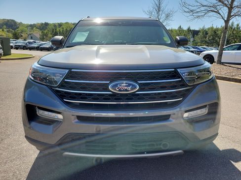 Used 2022 Ford Explorer XLT w/ Equipment Group 202A AWD/4WD image 8