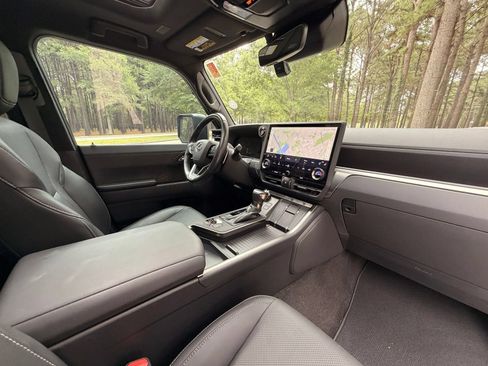 Used 2024 Lexus GX 550 w/ Accessory Package (2T) AWD/4WD image 20