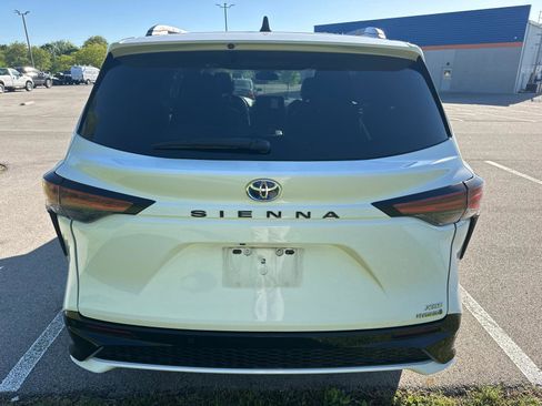Used 2021 Toyota Sienna XSE w/ XSE Plus Package FWD image 13