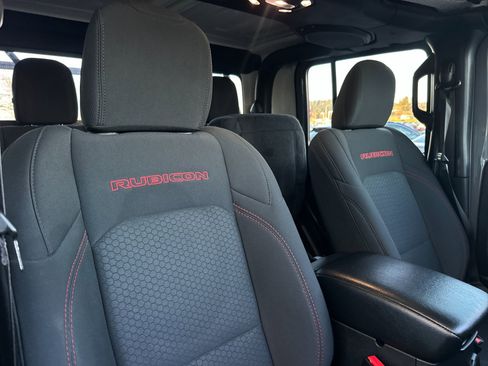 Used 2021 Jeep Gladiator Rubicon w/ Cold Weather Group image 15
