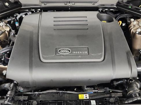 Used 2025 Land Rover Defender 110 S image 31