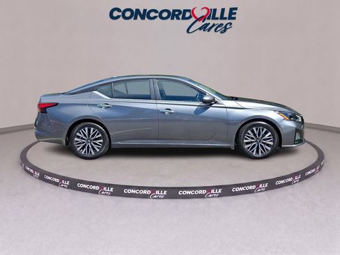 Certified 2023 Nissan Altima 2.5 SV w/ SV Premium Package FWD image 8