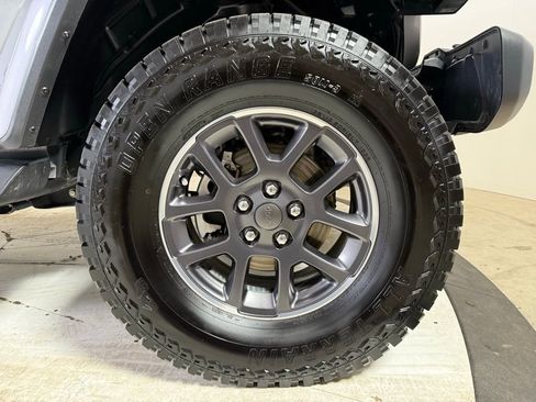 Certified 2020 Jeep Gladiator Overland image 9