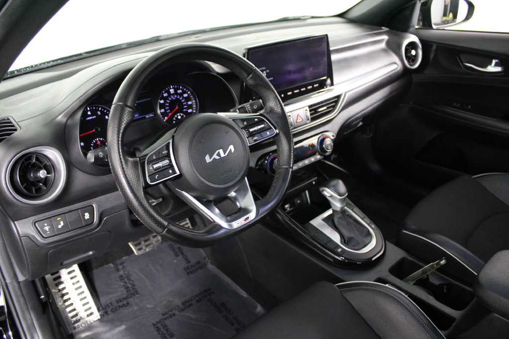 Used 2023 Kia Forte GT-Line w/ GT-Line Premium Package FWD image 16