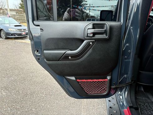 Used 2017 Jeep Wrangler Unlimited Rubicon image 10
