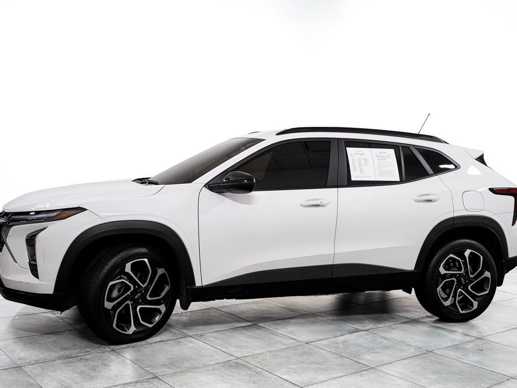 Used 2025 Chevrolet Trax RS w/ Driver Confidence Package FWD image 4