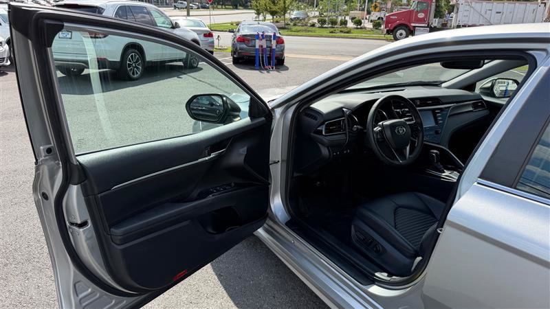 Used 2020 Toyota Camry SE w/ Convenience Package FWD image 20