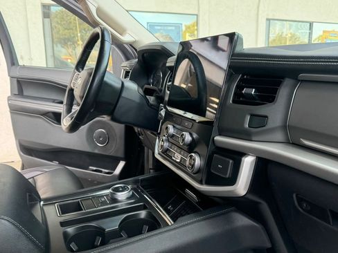 Used 2024 Ford Expedition XLT RWD image 25