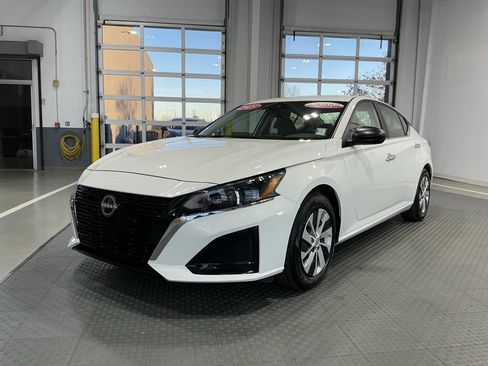 Used 2025 Nissan Altima 2.5 S image 2