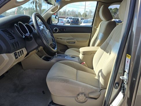 Used 2011 Toyota Tacoma PreRunner w/ SR5 Pkg #2 image 3