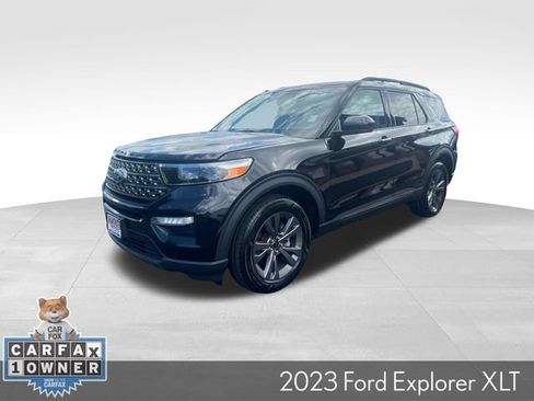 Used 2023 Ford Explorer XLT w/ Equipment Group 202A AWD/4WD image 4