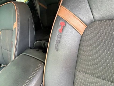 Used 2024 GMC Canyon AT4 AWD/4WD image 8