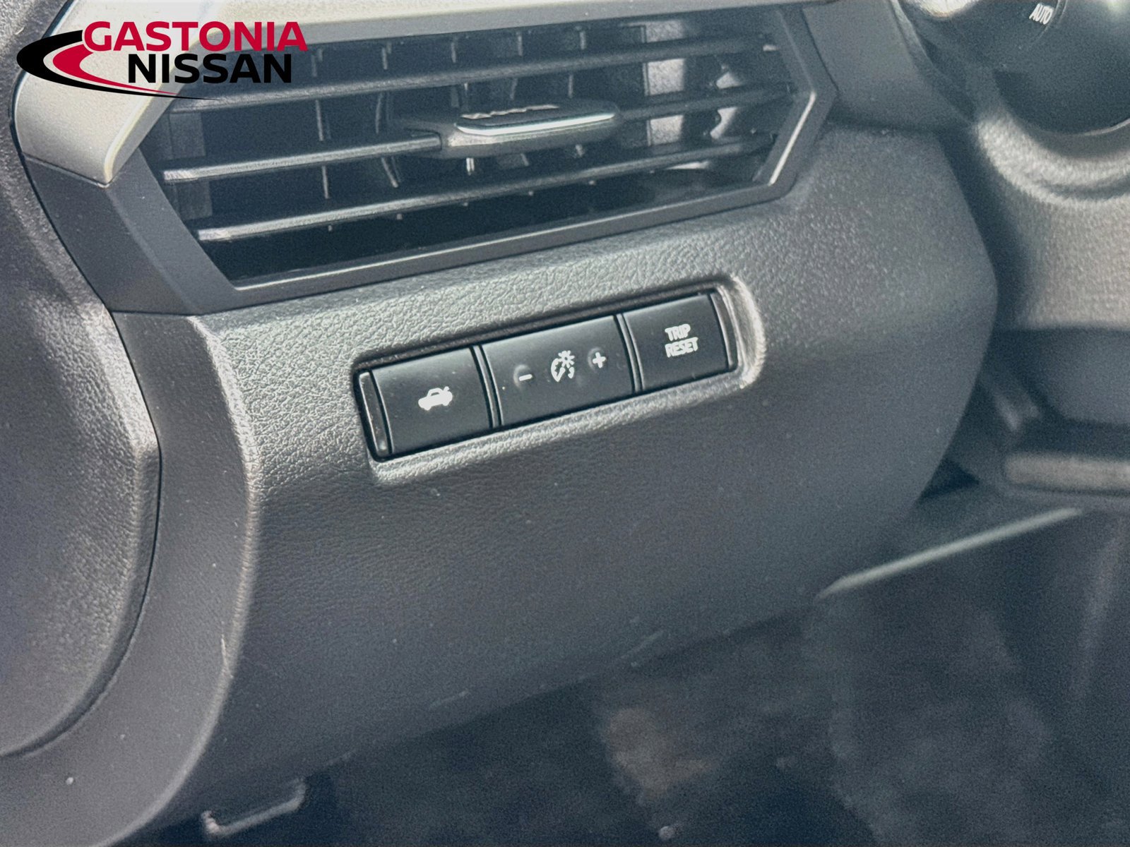 Used 2025 Nissan Altima 2.5 SR FWD image 13