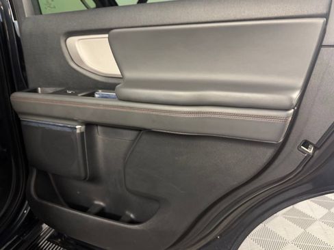 Used 2025 Ford Expedition Active AWD/4WD image 29