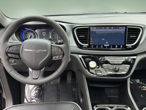 Used 2026 Chrysler Pacifica Limited w/ S Appearance Package FWD image 10