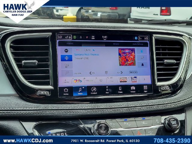 Used 2024 Chrysler Pacifica Limited FWD image 22
