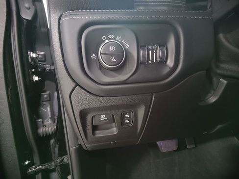 Used 2019 RAM 1500 Limited image 30