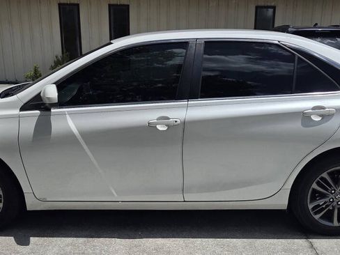 Used 2017 Toyota Camry SE FWD image 1