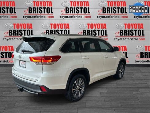 Used 2017 Toyota Highlander XLE image 3