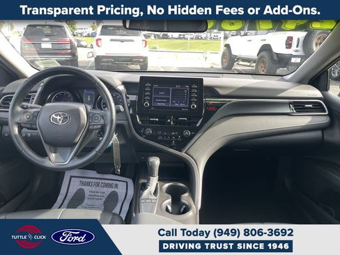 Used 2022 Toyota Camry SE w/ Carpet Mat Package (TMS) FWD image 2