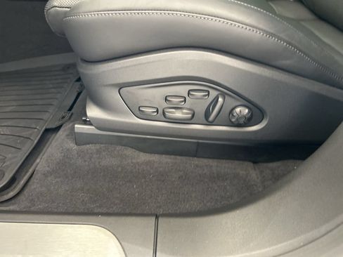 Used 2025 Porsche Macan Electric RWD image 46