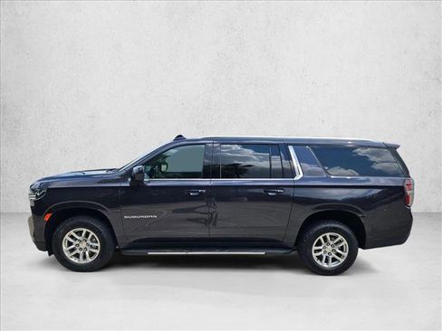 Used 2024 Chevrolet Suburban LT RWD image 9