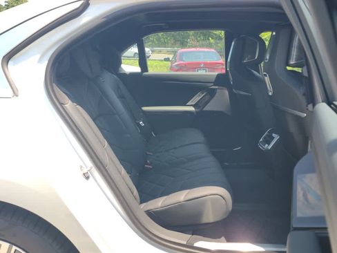 Used 2024 BMW i7 eDrive50 image 13