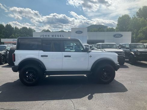 New 2026 Ford Bronco Outer Banks w/ Sasquatch Package AWD/4WD image 4